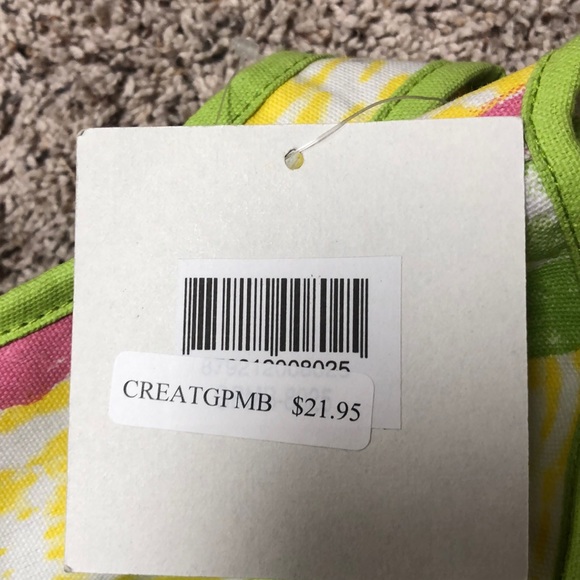 NWT adorable tote w/waterproof. Large pockets - Picture 6 of 6